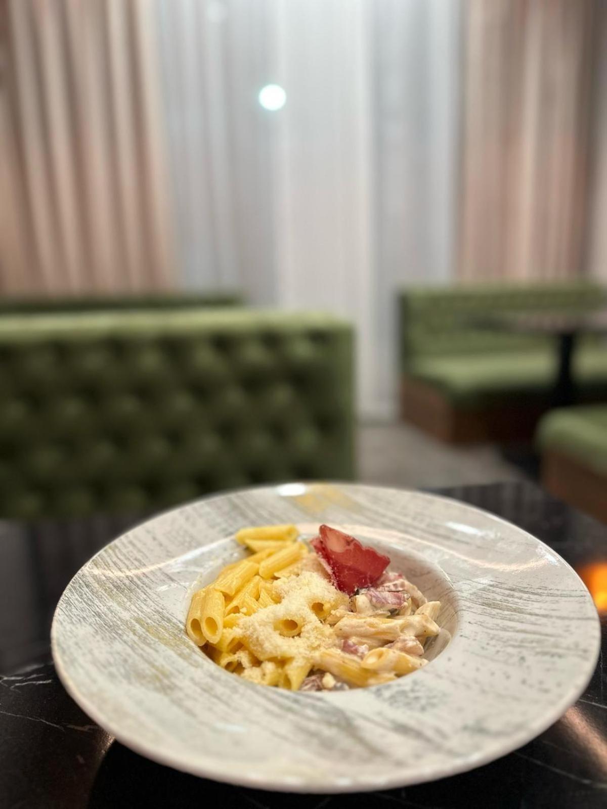 Coliseum 호텔 칼라파트 외부 사진